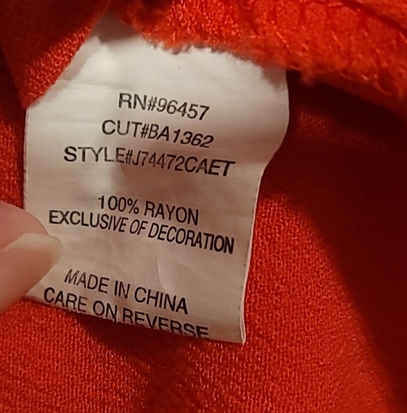 Love On A Hanger Women's Red Floral Embroidered Top Sz Large - Picture 6 of 12